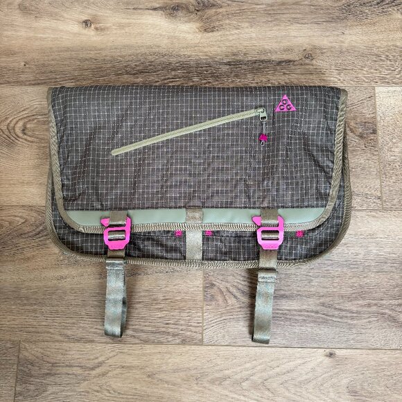 Nike ACG Laptop Messenger Bag All Conditions Gear